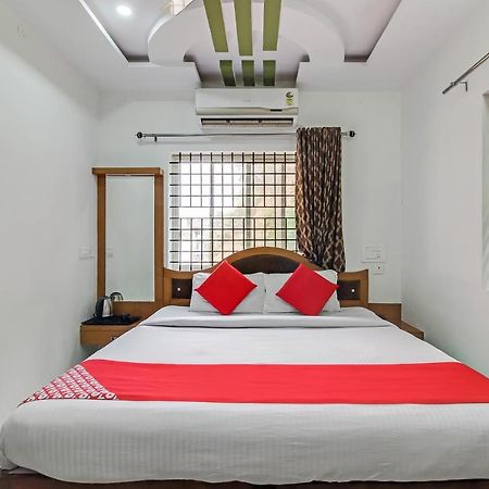Oyo 28303 Yesh Comforts Hotell Madikeri Exteriör bild