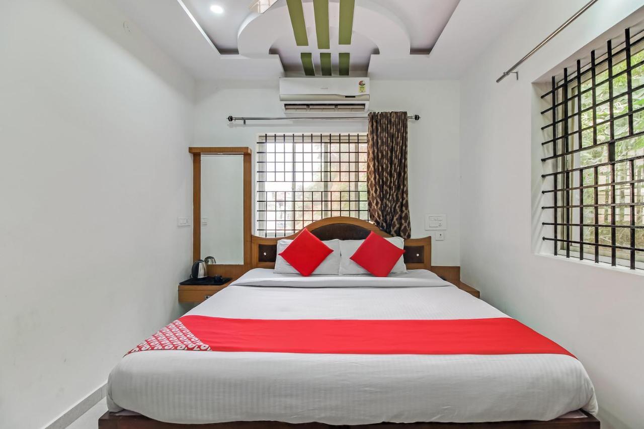 Oyo 28303 Yesh Comforts Hotell Madikeri Exteriör bild