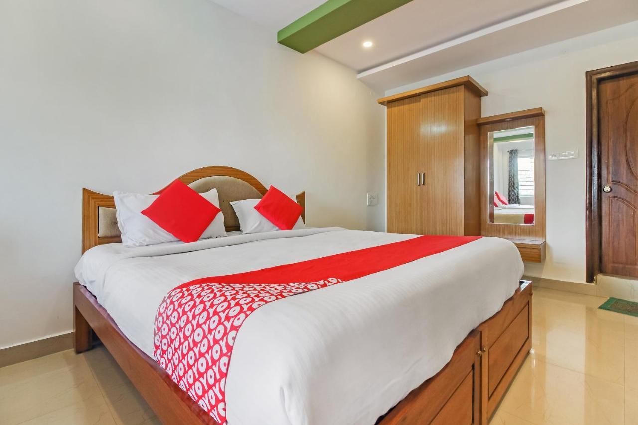 Oyo 28303 Yesh Comforts Hotell Madikeri Exteriör bild