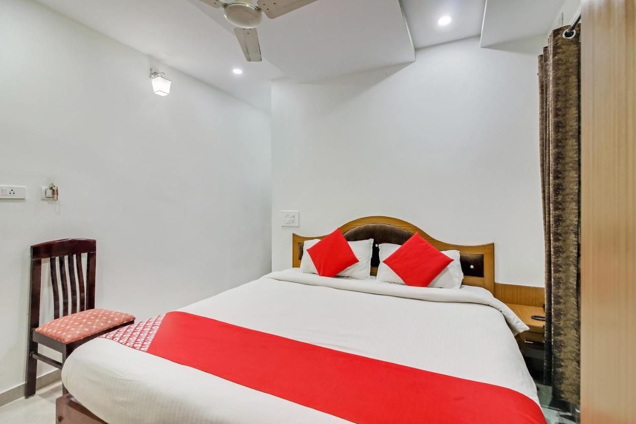 Oyo 28303 Yesh Comforts Hotell Madikeri Exteriör bild
