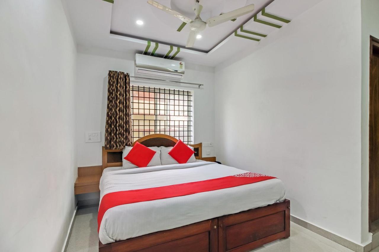Oyo 28303 Yesh Comforts Hotell Madikeri Exteriör bild