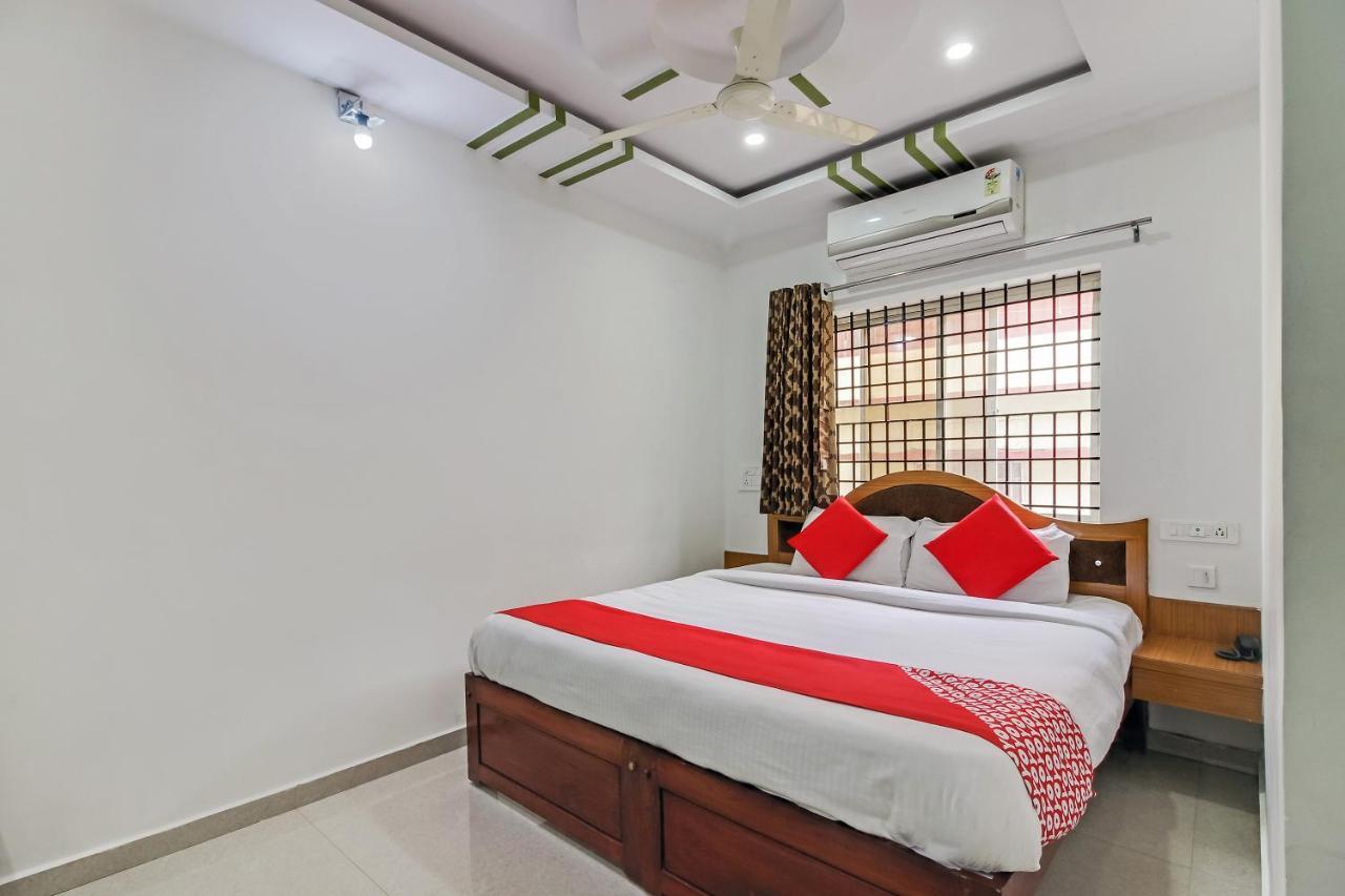 Oyo 28303 Yesh Comforts Hotell Madikeri Exteriör bild