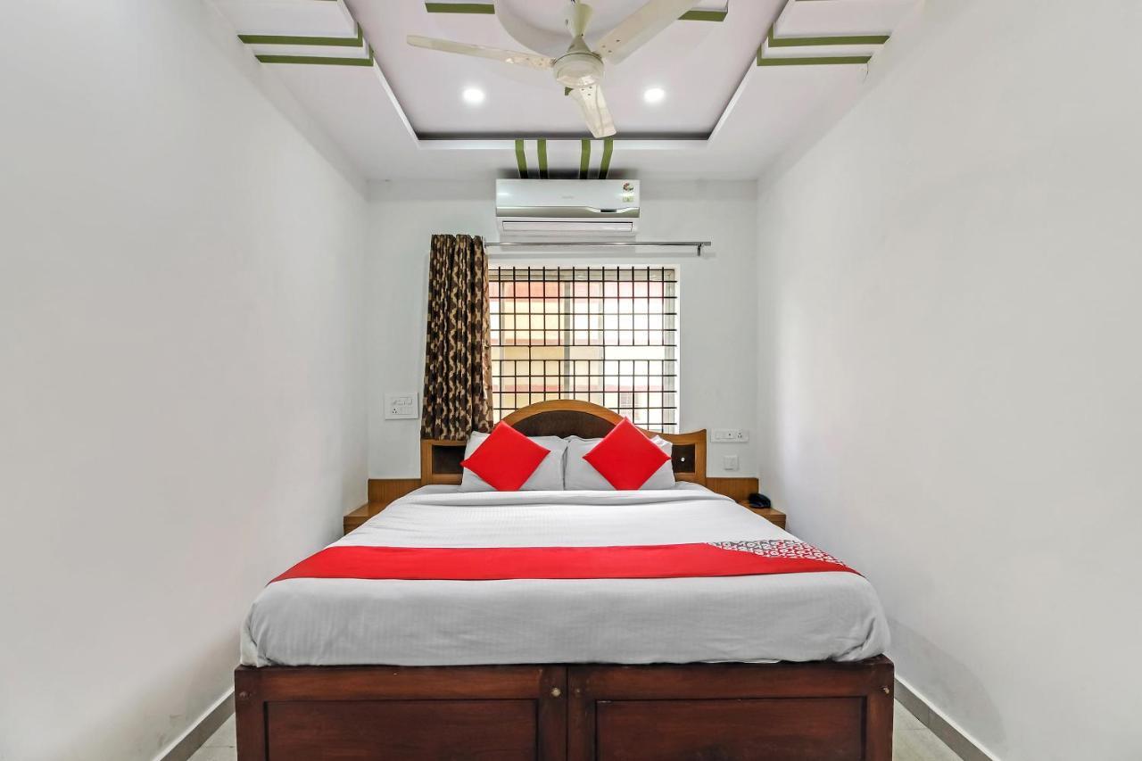 Oyo 28303 Yesh Comforts Hotell Madikeri Exteriör bild