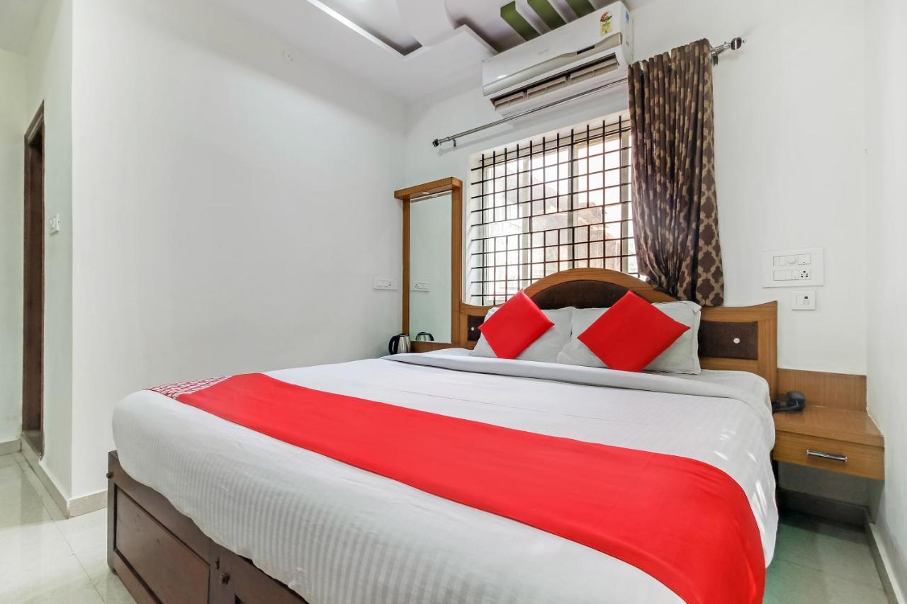Oyo 28303 Yesh Comforts Hotell Madikeri Exteriör bild